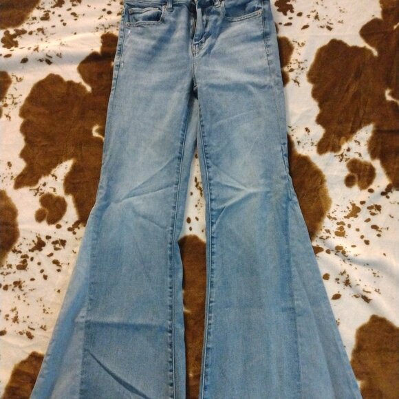Women's American Eagle Bell Bottom Flare Jeans - Picture 4 of 7